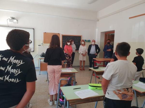 Brindisi. Il sindaco Riccardo Rossi in visita a una classe