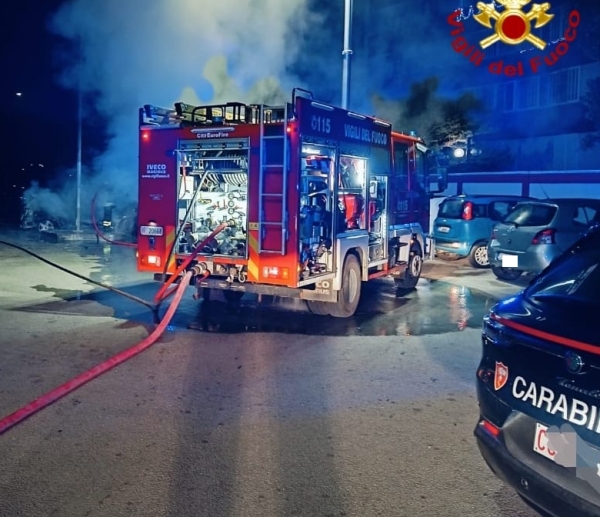 Incendio in un negozio di materiale elettrico