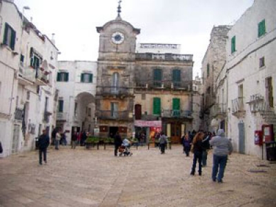 Il FAI di Brindisi vi fa conoscere il cantiere di restauro della Torre Civica di Cisternino