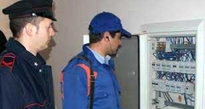 Sottrae energia elettrica per un valore di 6.500 euro, arrestato