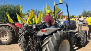 COLDIRETTI PUGLIA, TRATTORI INCATENATI PER POZZI K0 MENTRE I CAMPI SECCANO