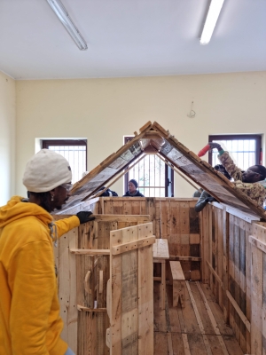 Continua il progetto REInSER con il laboratorio di falegnameria per i rifugiati e richiedenti asilo