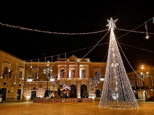 Natale 2021, Fasano si illumina con le luci e gli addobbi