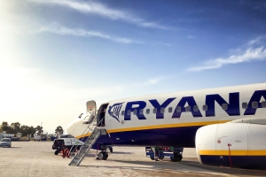 Ryanair, problema in volo, aereo torna a Brindisi. Forza Italia chiede audizione Enac