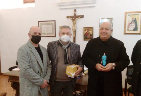 Coldiretti e Confartigianato Brindisi donano le statuine dell’infermiera per i presepi delle Diocesi di Brindisi-Ostuni e di Oria