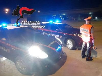 I Carabinieri inseguono i ladri e recuperano la refurtiva