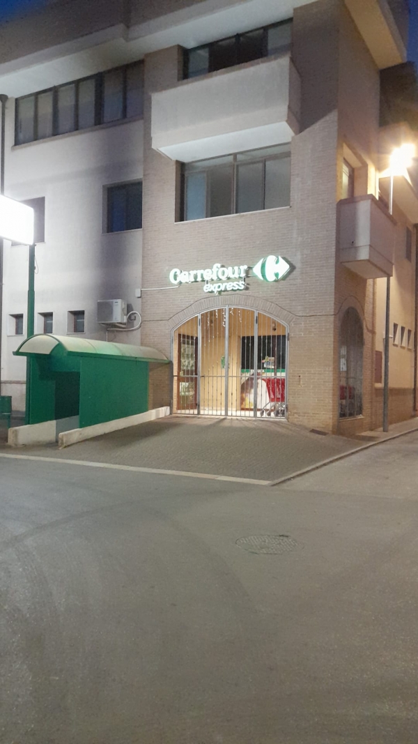 ULTIM&#039;ORA A MESAGNE. RAPINA AL SUPERMERCATO CARREFOUR, EX SIMPLY