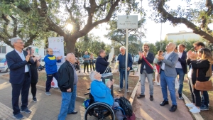 Ostuni celebra la solidarietà: intitolato a Raoul Follereau il giardino di Largo Risorgimento