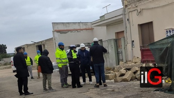 Sopralluogo dei tecnici sul cantiere di via Maiella per il dissequestro dei mezzi