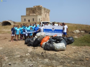 Le Leghe navali ripuliscono la zona A di Torre Guaceto