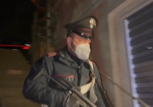 I carabinieri eseguono 5 arresti