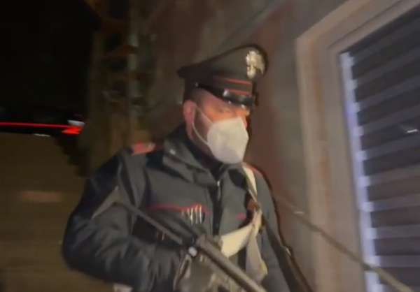 I carabinieri eseguono 5 arresti