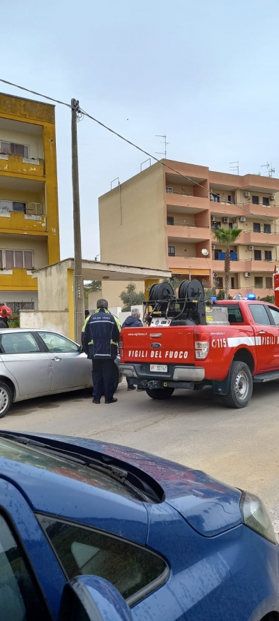 Mesagne. Auto a fuoco (Guarda il video e le foto)