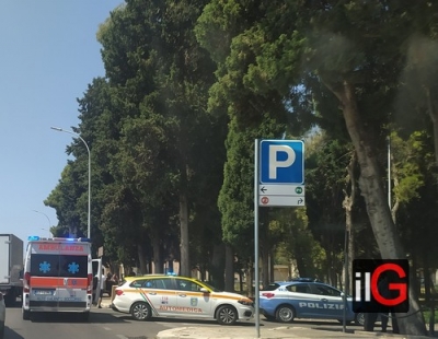 Mesagne. Incidente davanti al cimitero. Perde il controllo dell&#039;auto e sbatte contro colonnina Enel