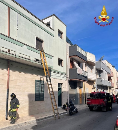 Incendio di una cucina. Una donna condotta in ospedale