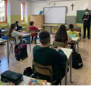 I carabinieri incontrano gli studenti