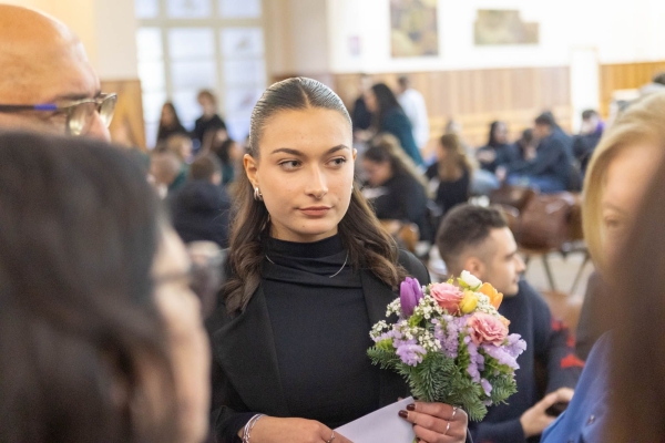 ALLA GIOVANE STUDENTESSA DELL’ALBERGHIERO DI BRINDISI, LA CELLINESE AURORA MELA, LA BORSA DI STUDIO “ESSENZE DI VITE”