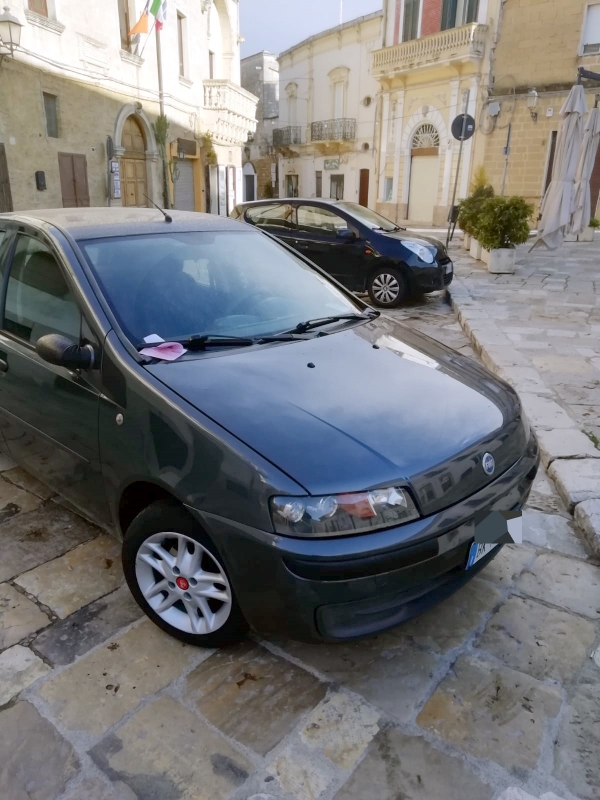 Mesagne. Fioccano le multe in piazza IV Novembre