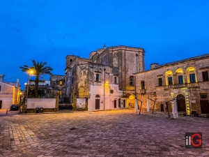 Piazza Orsini del Balzo di sera