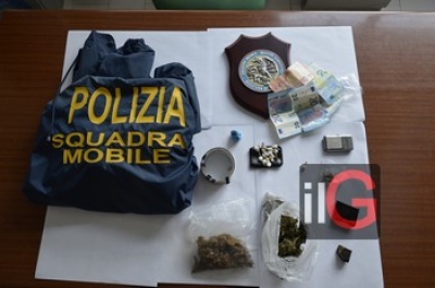 Ingerisce ovuli di droga e gli vengono le coliche. Operato e arrestato