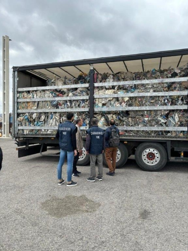 Traffico illecito di rifiuti: indagine dei Carabinieri del NOE