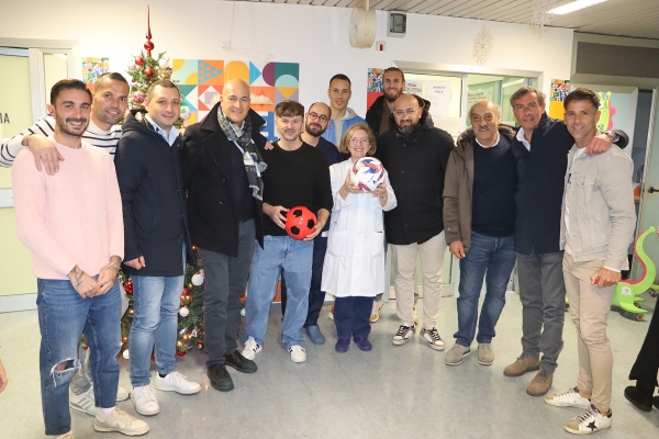 IL BRINDISI FC PORTA UN SORRISO AI BAMBINI DELL’OSPEDALE PERRINO