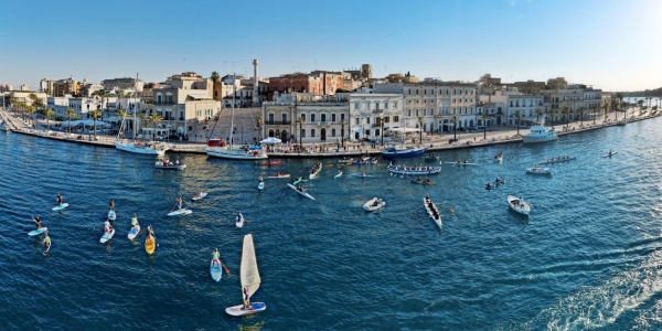 Brindisi. Nel porto delle nebbie non disturbare il manovratore