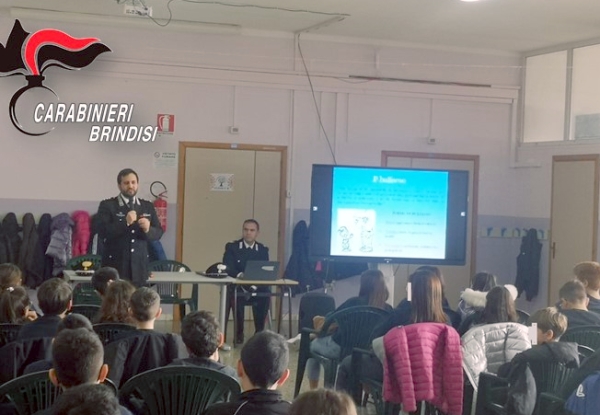 I Carabinieri incontrano gli studenti