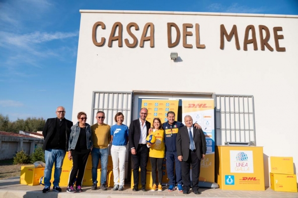 Linea Gialla a Torre Canne, oltre un quintale di rifiuti raccolti grazie al progetto di DHL e Fipav