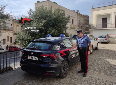 Passeggia nel centro storico con una pistola nel marsupio, arrestato