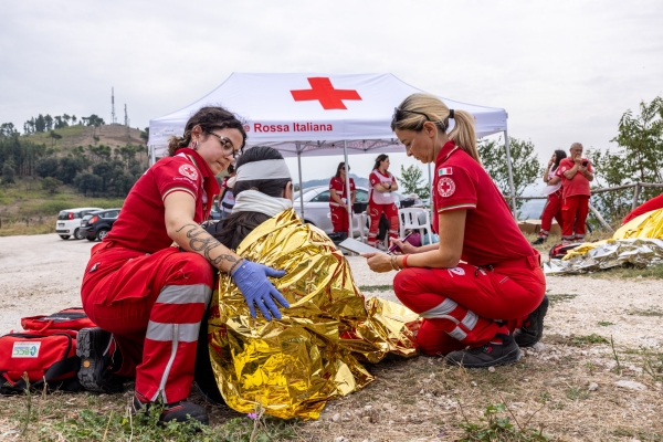 Postazione Croce Rossa  al mercato settimanale