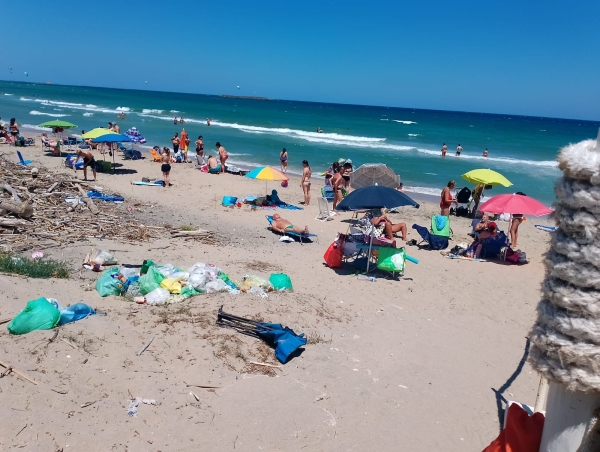 E la chiamano spiaggia……libera: Apani