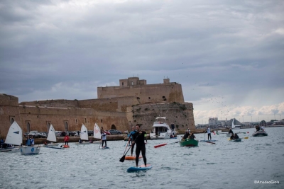 BRINDISI IN VOGA (II edizione). Vuiandu rrenta rrenta alla banchina