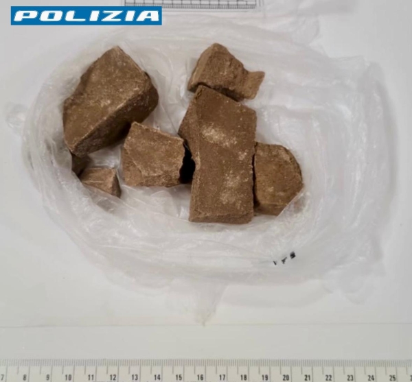 La polizia arresta un pusher