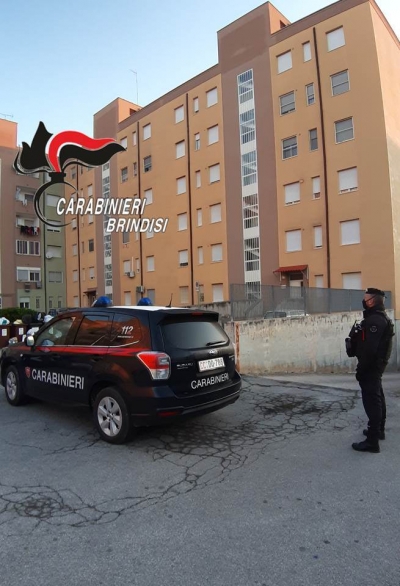 Giovane trovato con machete in auto. Denunciato