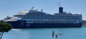 Arrivata a Brindisi la nave hotel per le forze dell&#039;ordine