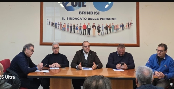 La Uil incontra i lavoratori del petrolchimico