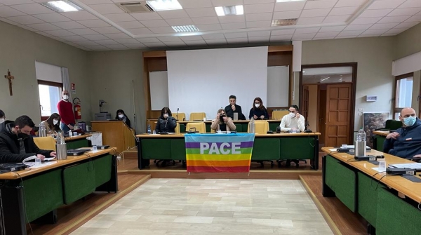 STUDENTI DEL POLO MESSAPIA PROPONGONO MOZIONE CONTRO LA GUERRA.  IL CONSIGLIO COMUNALE DI S. PIETRO V.CO APPROVA ALL&#039;UNANIMITÀ