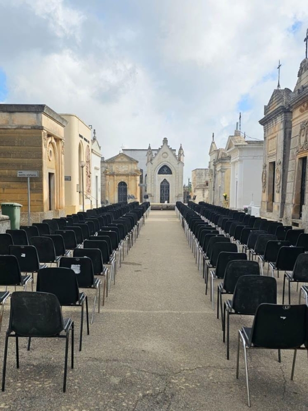 Cimitero comunale allestito per onorare la giornata di commemorazione dei defunti