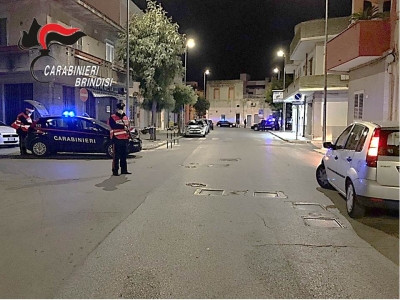 Aggredisce i Carabinieri per impedire loro l’ingresso al circolo privato, arrestato. 