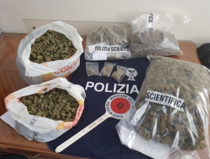 La polizia arresta agricoltore per detenzione di marijuana