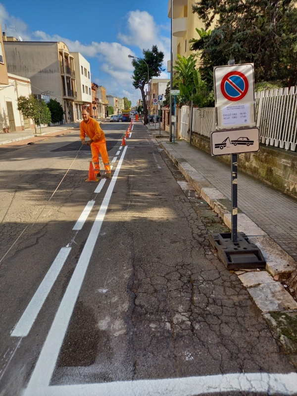 Mesagne. Per la sicurezza si ridipingono le strisce di parcheggio