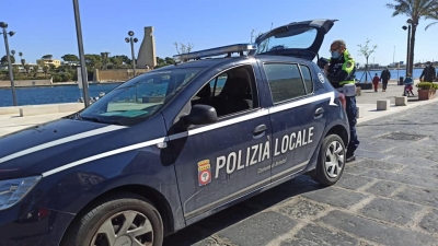 Pasquetta. Controlli della polizia locale di Brindisi