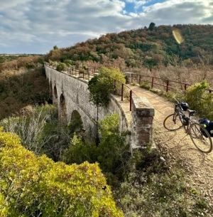 Domenica i cicloamici in trekking lungo il Canale di Pirro