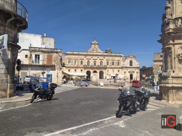 Sit in rifiuti urbani 12 maggio piazza della libertà Ostuni